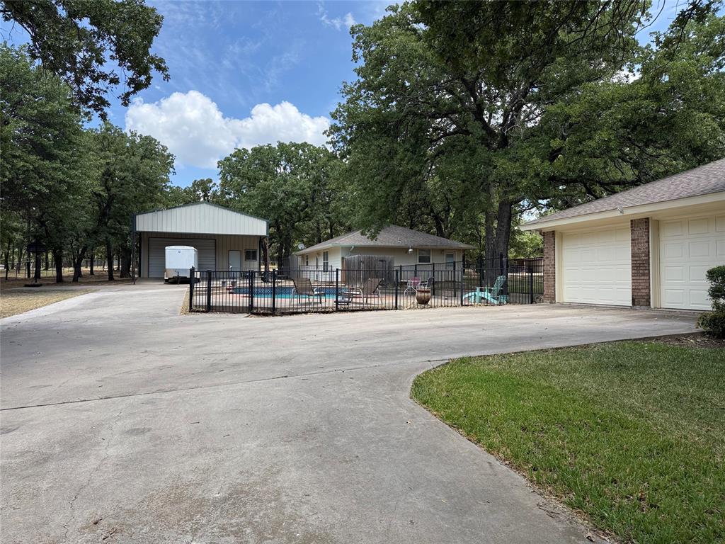 136 Busey Boulevard Decatur, TX 76234 - Photo 4 of 40 Gallery Image 4