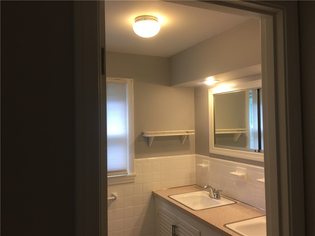 56 Windermere Way Warwick, RI 02886 - Photo 23 of 31 Master bath
