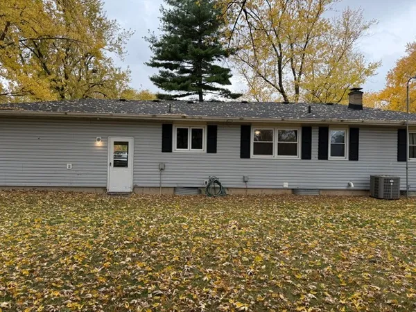 a view of a yard with a tree
