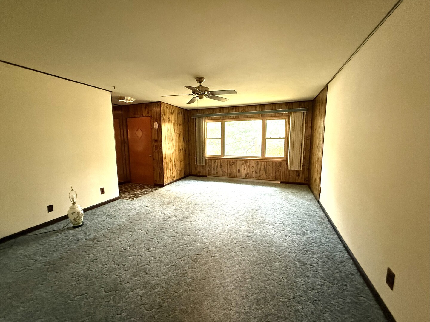 220 May Street Manhattan, IL 60442 - Photo 2 of 16 a view of a room with a natural light