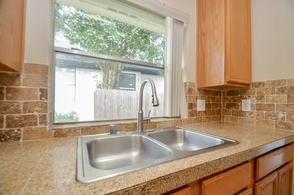 $1,950 | 102 Hollylaurel Drive, The Woodlands, TX 77382
