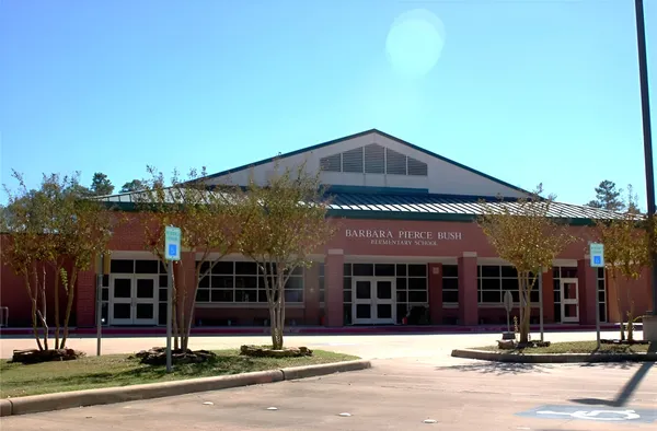 $1,950 | 102 Hollylaurel Drive, The Woodlands, TX 77382