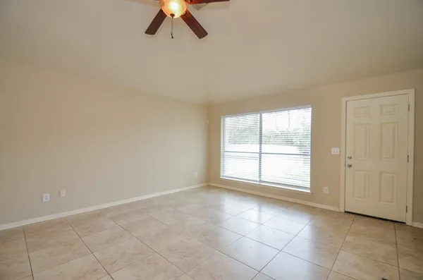 $1,950 | 102 Hollylaurel Drive, The Woodlands, TX 77382