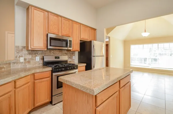 $1,950 | 102 Hollylaurel Drive, The Woodlands, TX 77382