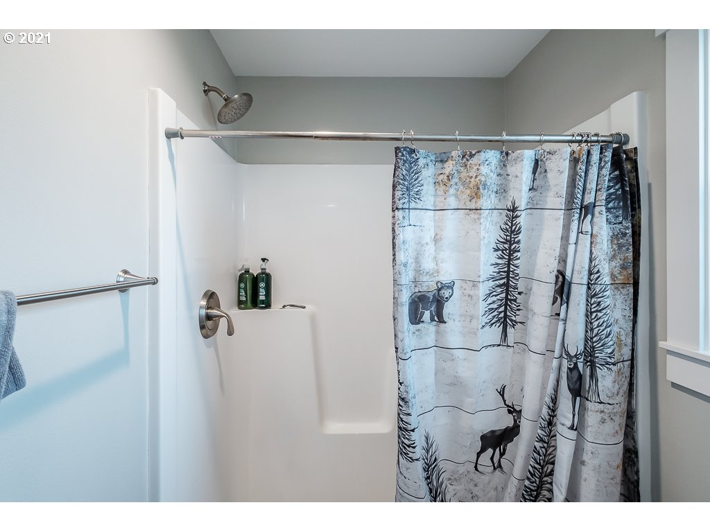 806 Wassom Street Lebanon, OR 97355 - Photo 22 of 30 a bathroom with a shower and a sink