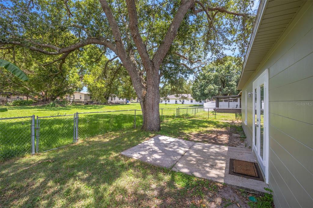 511 Center Point Road Valrico, FL 33594 - Photo 5 of 40