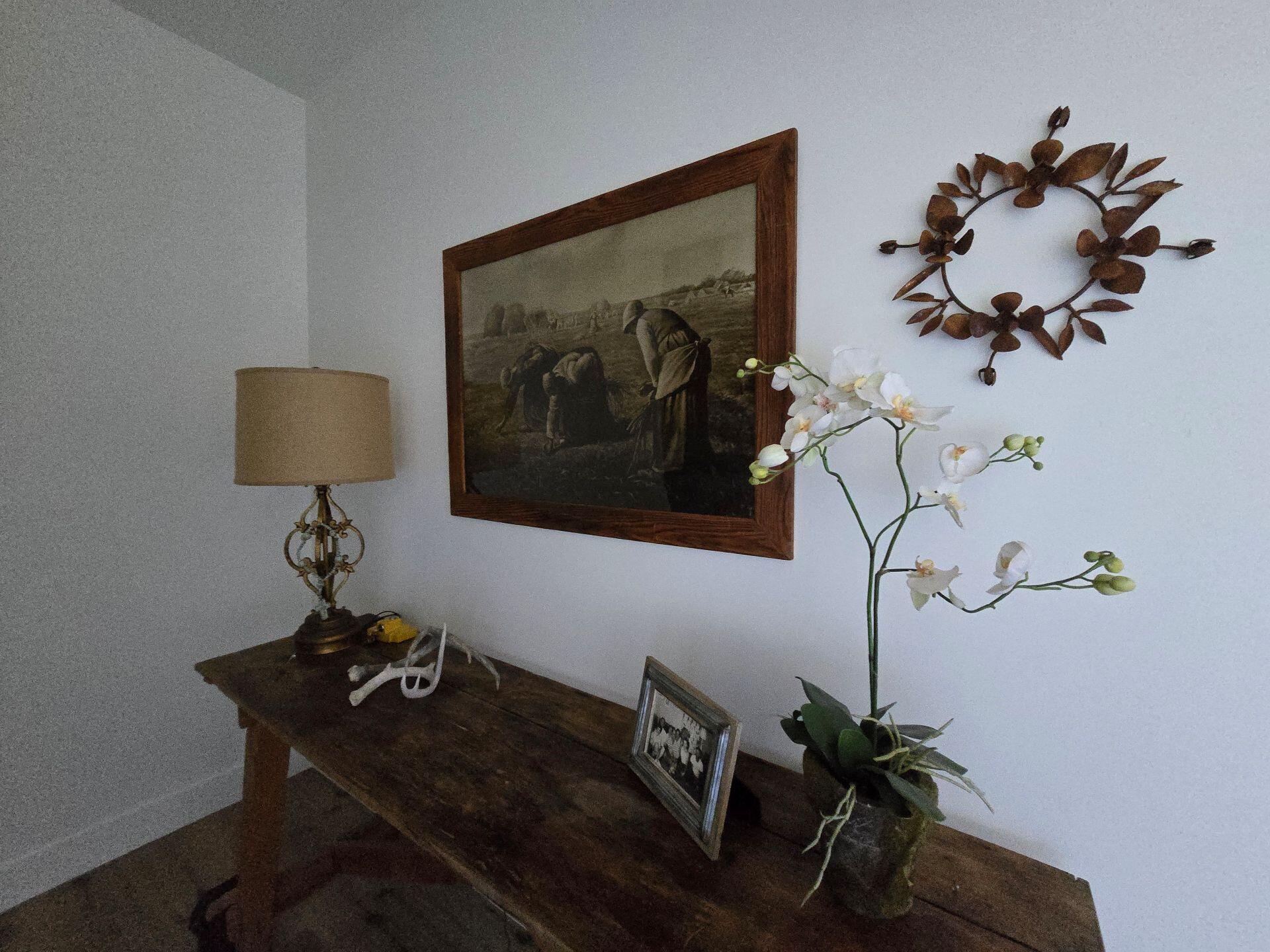 240 Rockinghorse Bend Road Payson, AZ 85541 - Photo 4 of 53 a vase of flowers sitting on a table