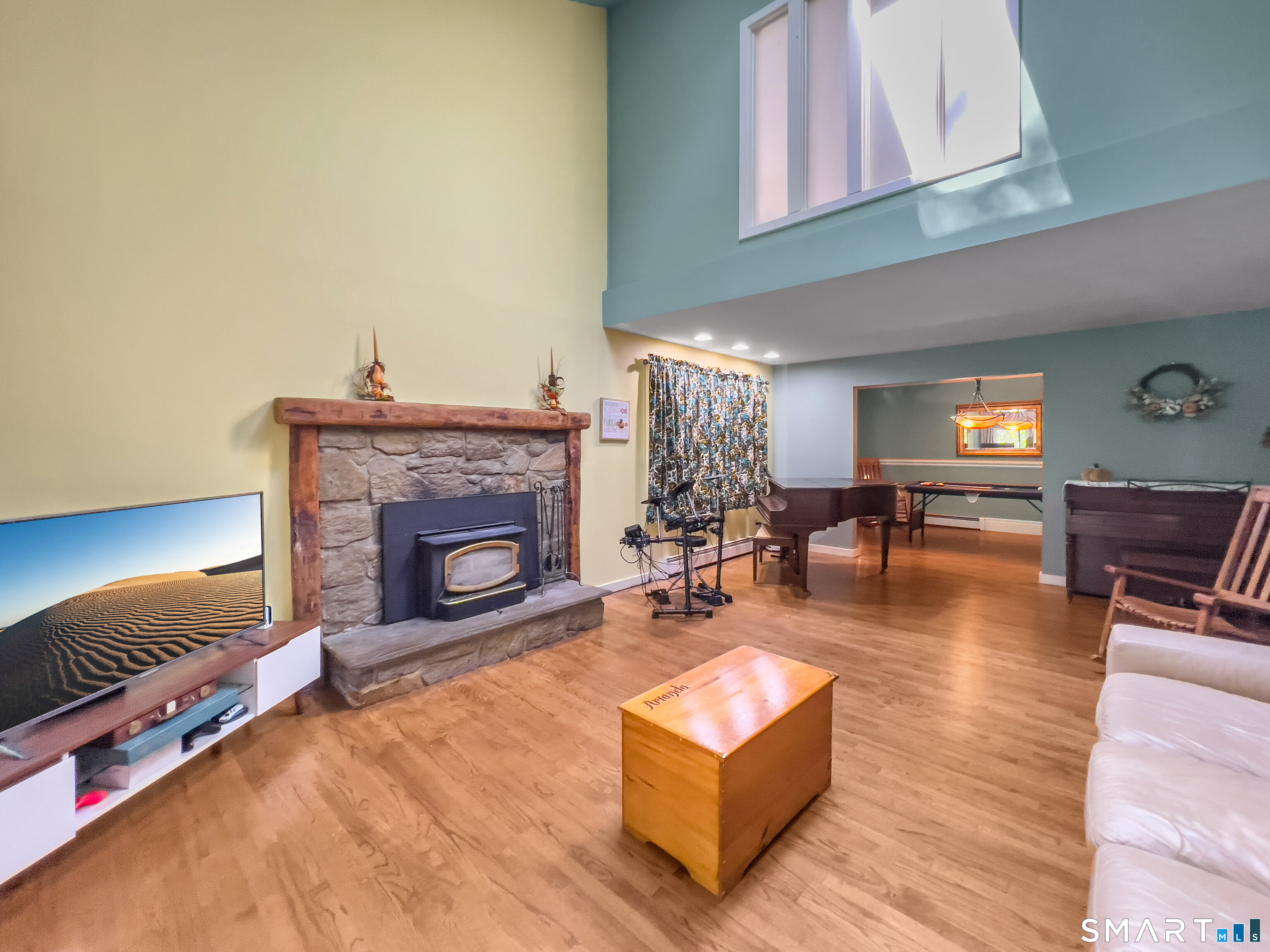 955 Georges Hill Road Southbury, CT 06488 - Photo 14 of 40 Main house- Living Room