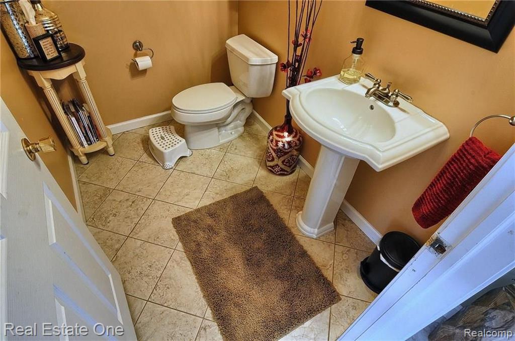 3815 East Coon Lake Road Howell, MI 48843 - Photo 22 of 30
