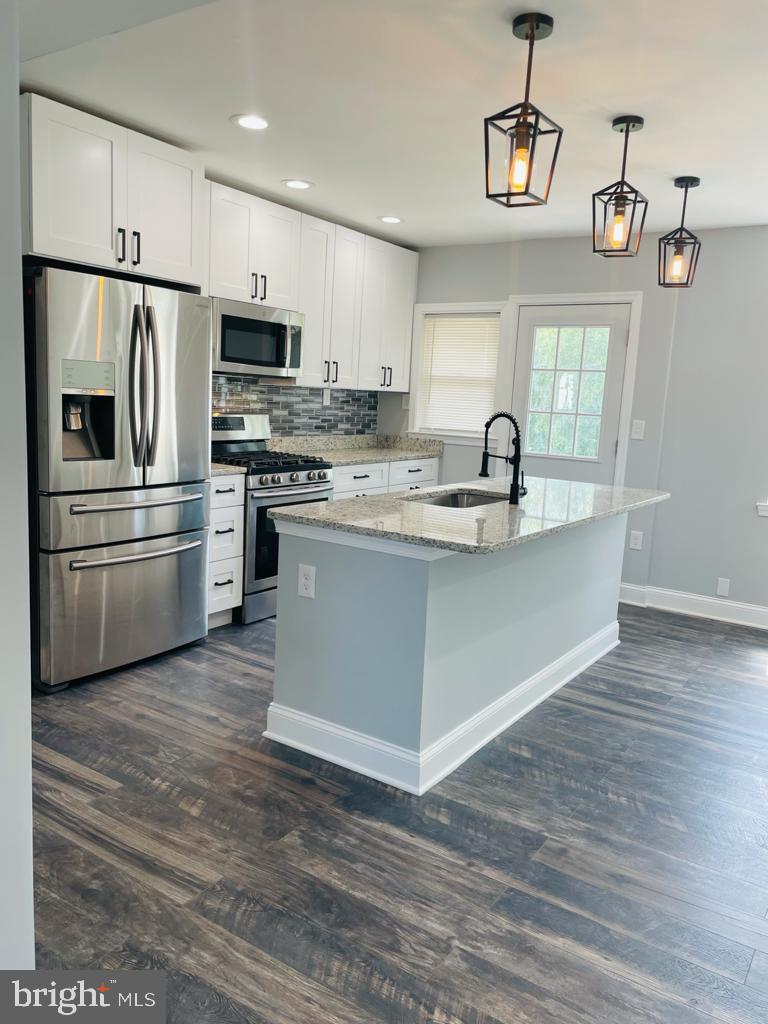 1303 Silverthorne Road Baltimore, MD 21239 - Photo 4 of 20