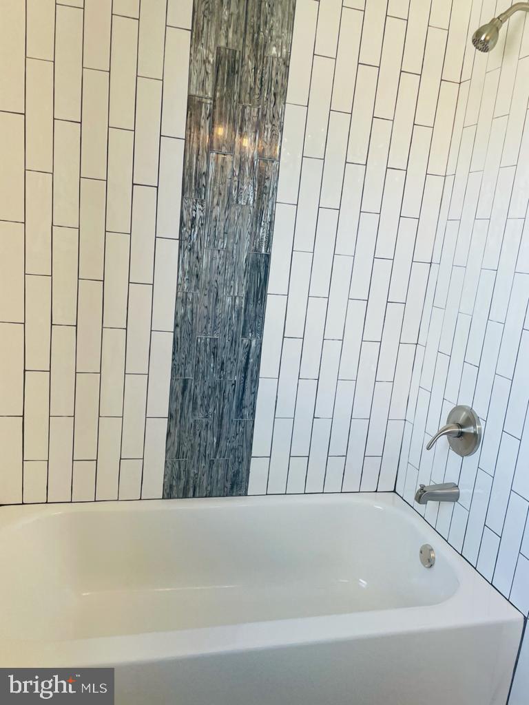 1303 Silverthorne Road Baltimore, MD 21239 - Photo 6 of 20