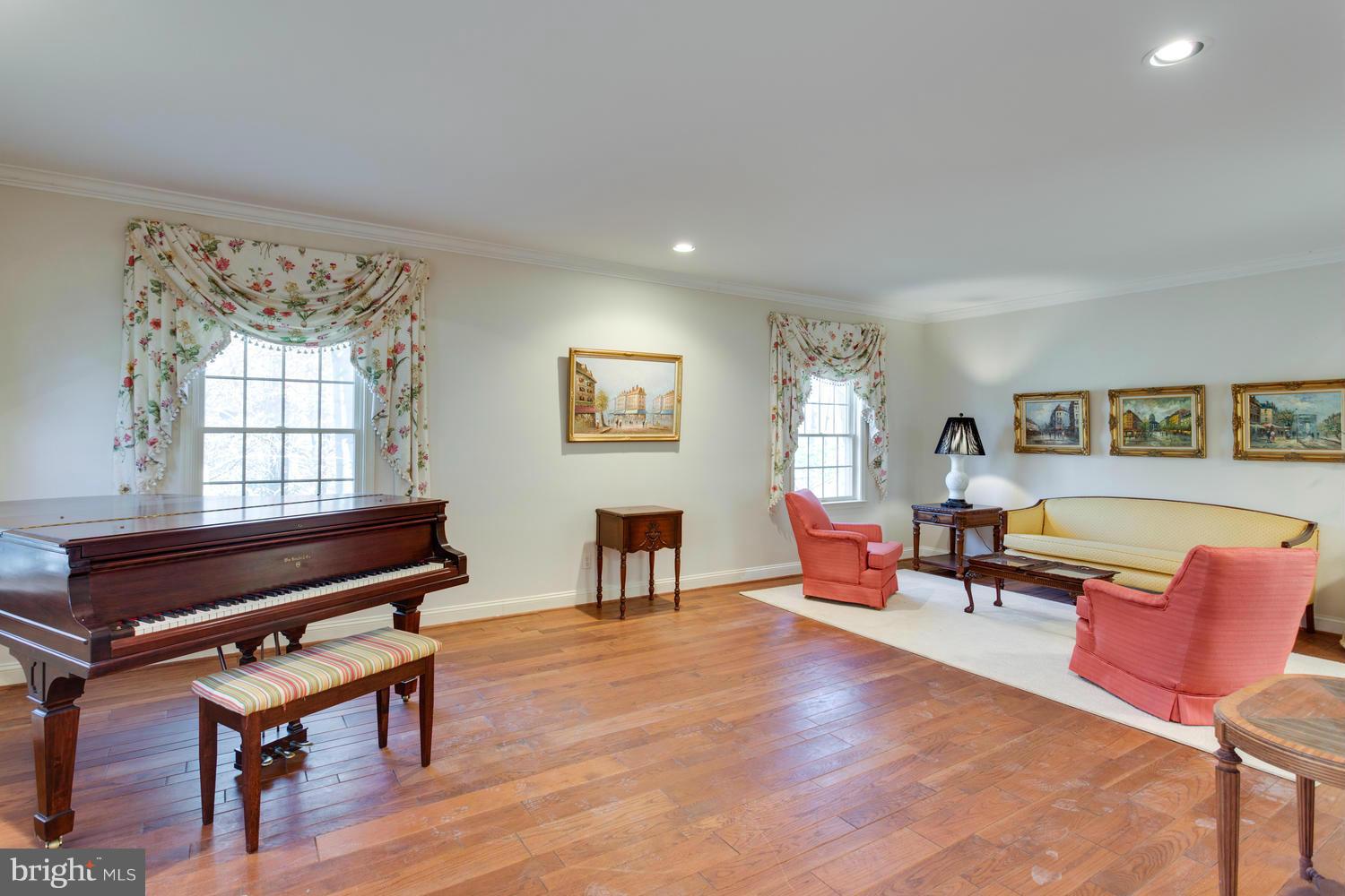 1223 Brookview Road Baltimore, MD 21286 - Photo 5 of 30 Living Room