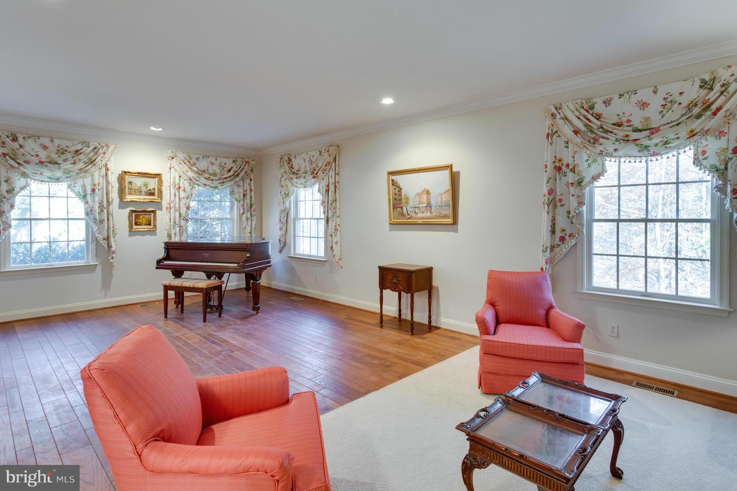 1223 Brookview Road Baltimore, MD 21286 - Photo 7 of 30 Living Room