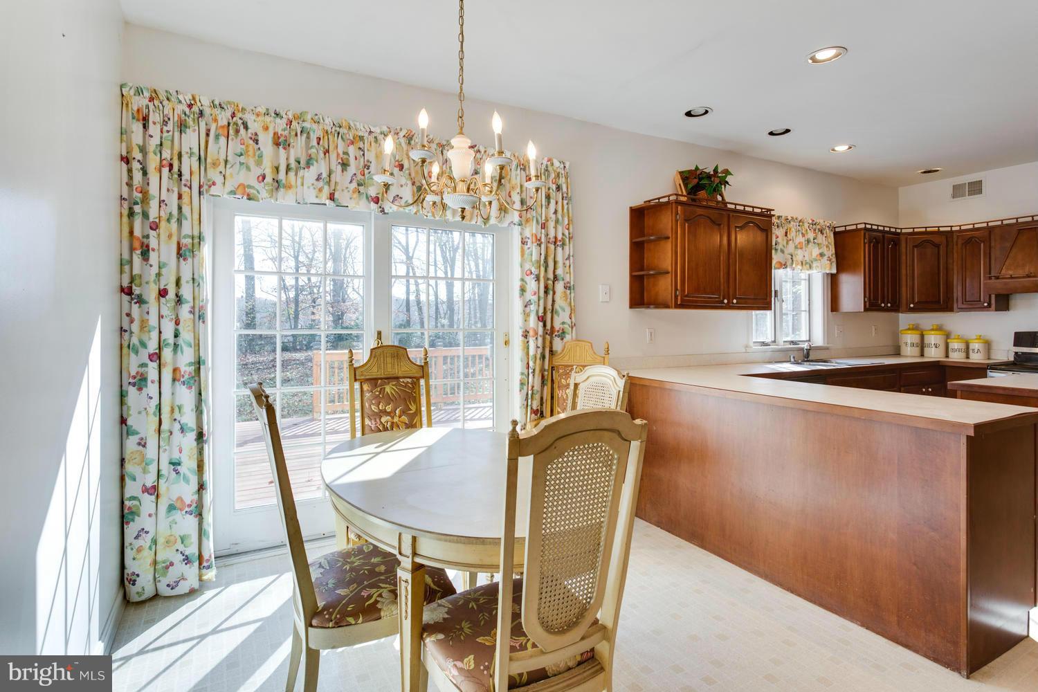 1223 Brookview Road Baltimore, MD 21286 - Photo 10 of 30 Breakfast Area