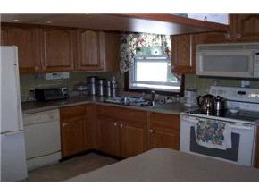 274 Island Pond Road Manchester, NH 03109 - Photo 2 of 9