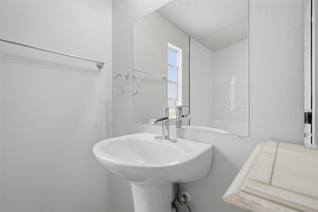 902 Flamingo Road Granbury, TX 76049 - Photo 19 of 27