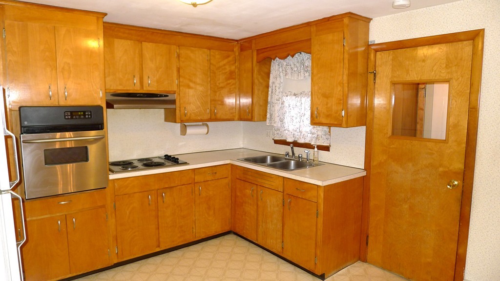 4 Donegal Road Peabody, MA 01960 - Photo 12 of 28 Gallery Image 12