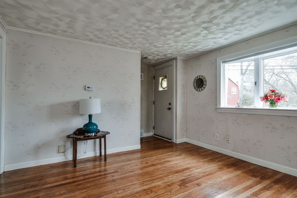 10 Magnolia Road Natick, MA 01760 - Photo 3 of 17