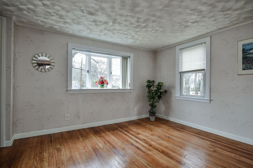 10 Magnolia Road Natick, MA 01760 - Photo 5 of 17