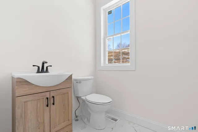 $699,900 | 1 Quinns Way, East Hampton, CT 06424