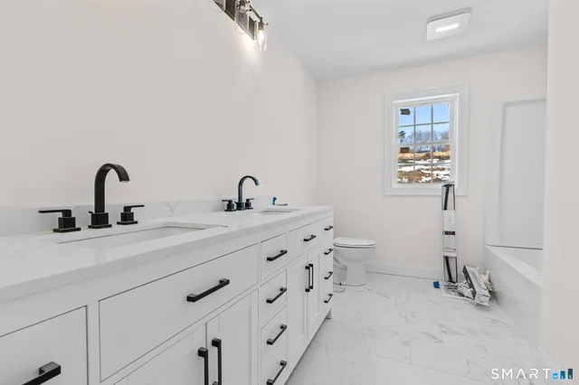 $699,900 | 1 Quinns Way, East Hampton, CT 06424