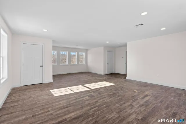 $699,900 | 1 Quinns Way, East Hampton, CT 06424