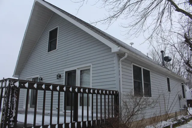 $499,000 | 46 West Waldron Lake Drive, Wawaka, IN 46794