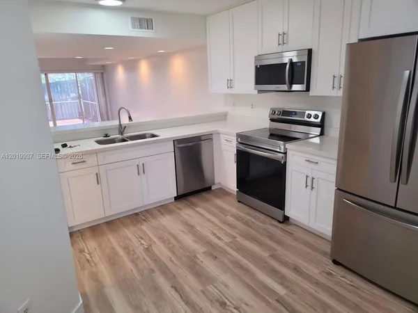 $2,950 | 1325 Northwest 124th Avenue, Unit 1325, Pembroke Pines, FL 33026