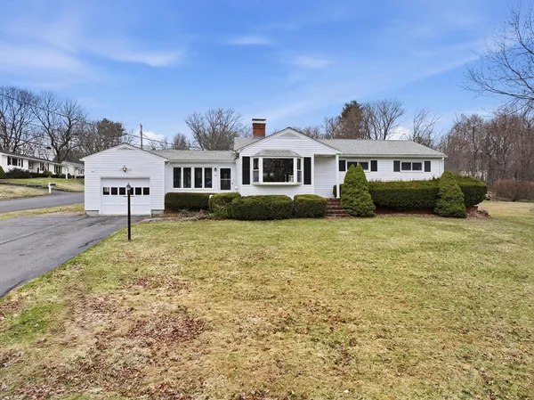 $3,200 | 113 North Street, Shrewsbury, MA 01545