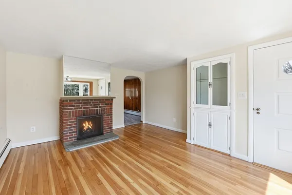 $3,200 | 113 North Street, Shrewsbury, MA 01545