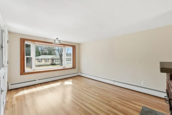 $3,200 | 113 North Street, Shrewsbury, MA 01545