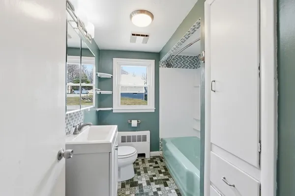 $3,200 | 113 North Street, Shrewsbury, MA 01545