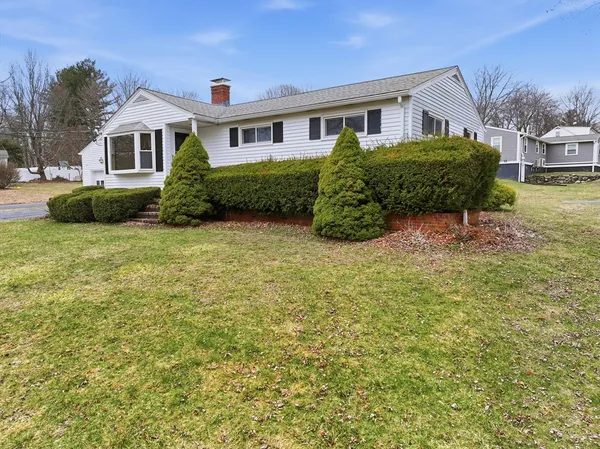 $3,200 | 113 North Street, Shrewsbury, MA 01545