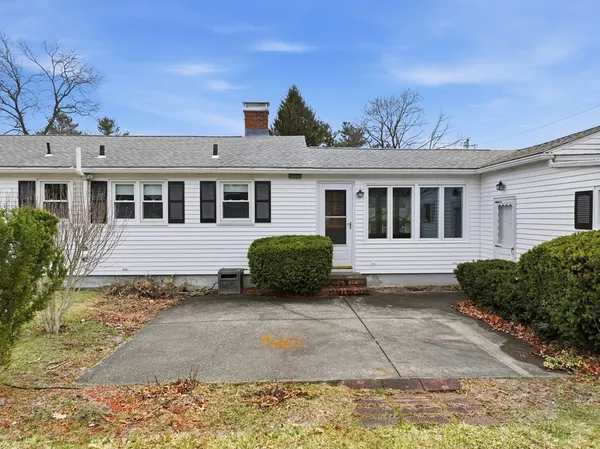 $3,200 | 113 North Street, Shrewsbury, MA 01545