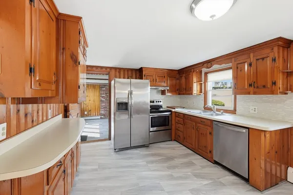 $3,200 | 113 North Street, Shrewsbury, MA 01545