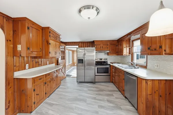 $3,200 | 113 North Street, Shrewsbury, MA 01545