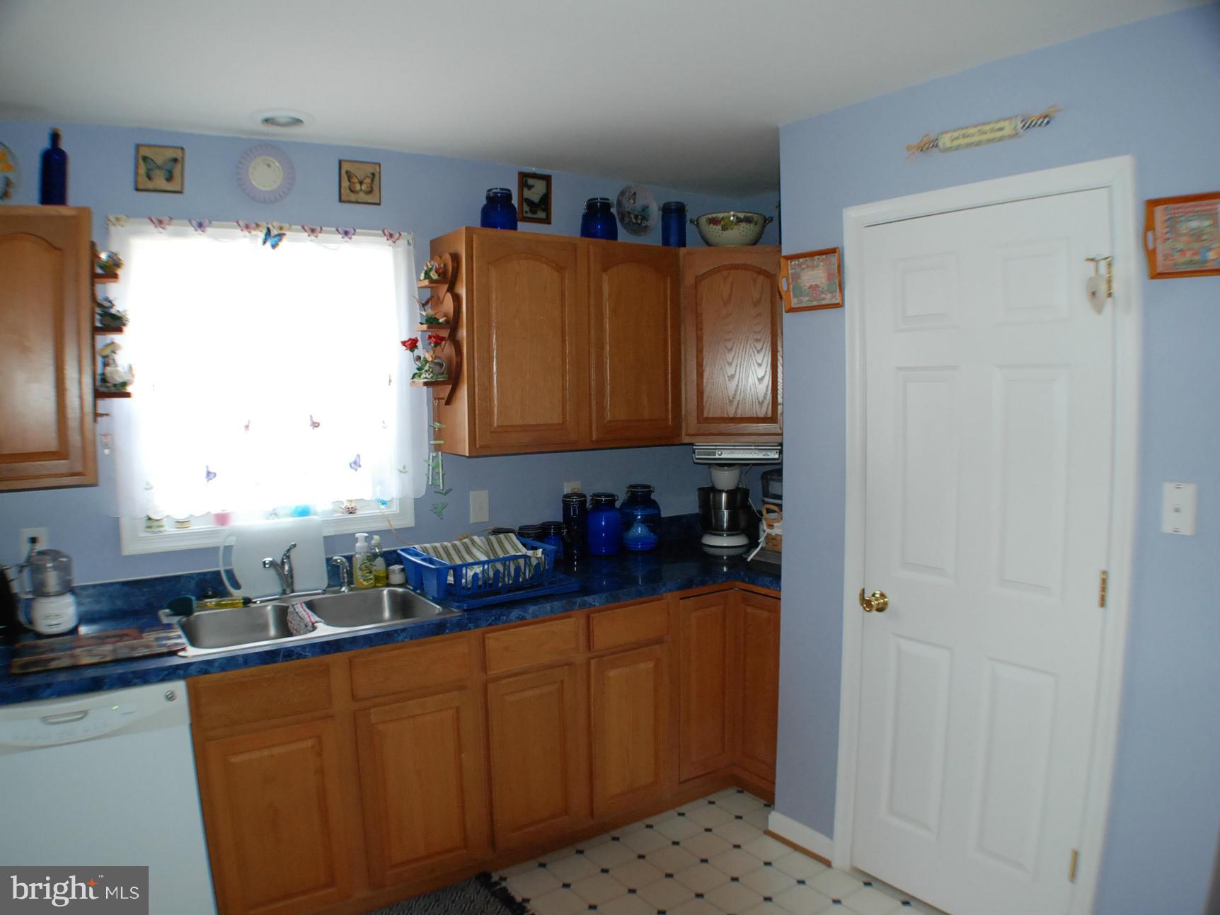 14048 June Roses Lane Sumerduck, VA 22742 - Photo 5 of 30 Kitchen
