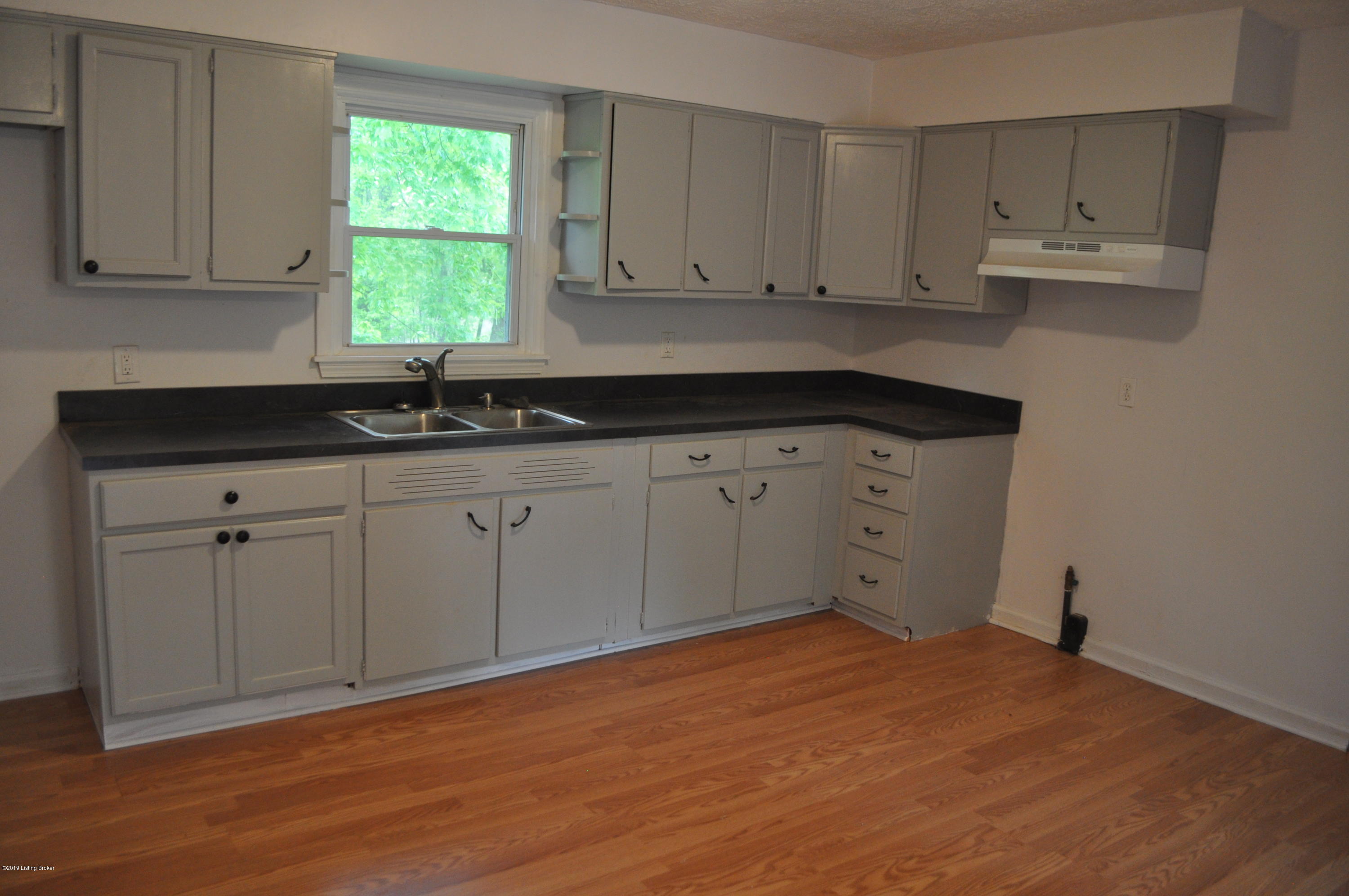 6904 Rutledge Road Louisville, KY 40258 - Photo 6 of 25 DSC_0247