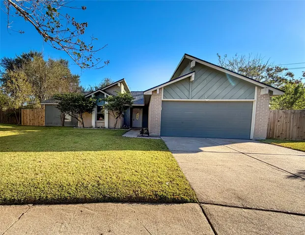$275,000 | 459 Village Creek Drive, Houston, TX 77598