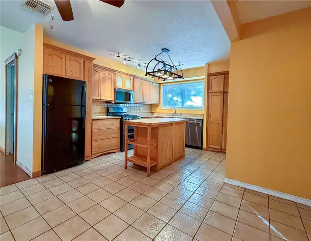 $275,000 | 459 Village Creek Drive, Houston, TX 77598