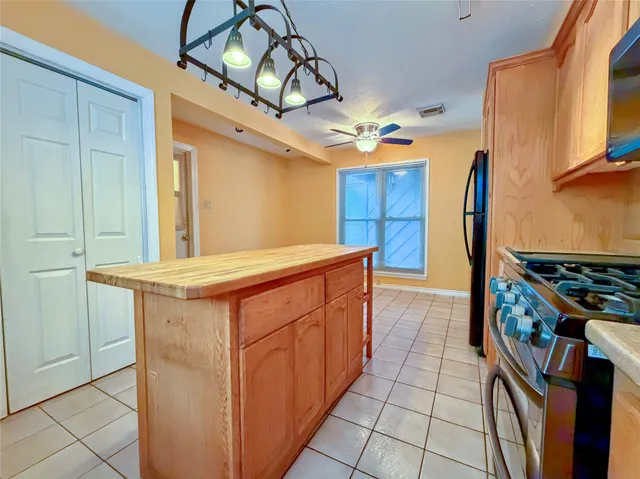 $275,000 | 459 Village Creek Drive, Houston, TX 77598