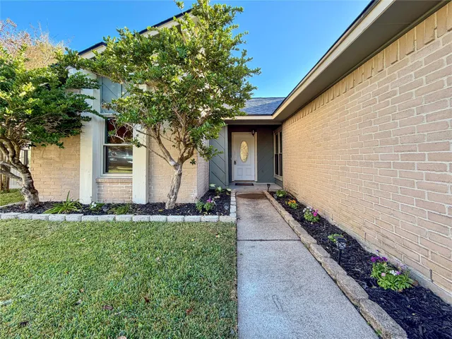 $275,000 | 459 Village Creek Drive, Houston, TX 77598