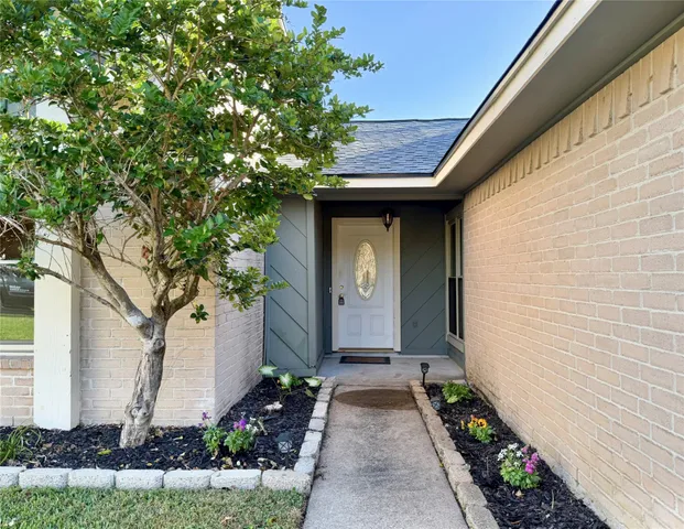$275,000 | 459 Village Creek Drive, Houston, TX 77598
