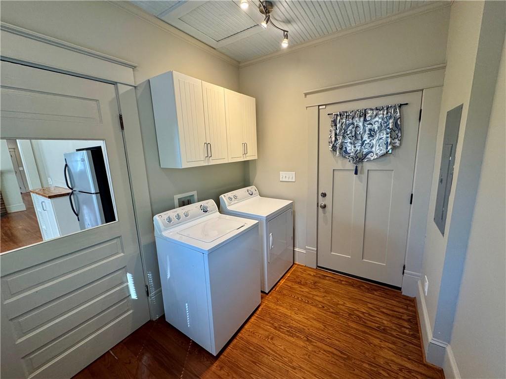 2482 Maple Street East Point, GA 30344 - Photo 17 of 39 a bathroom with a sink a mirror and a bathtub
