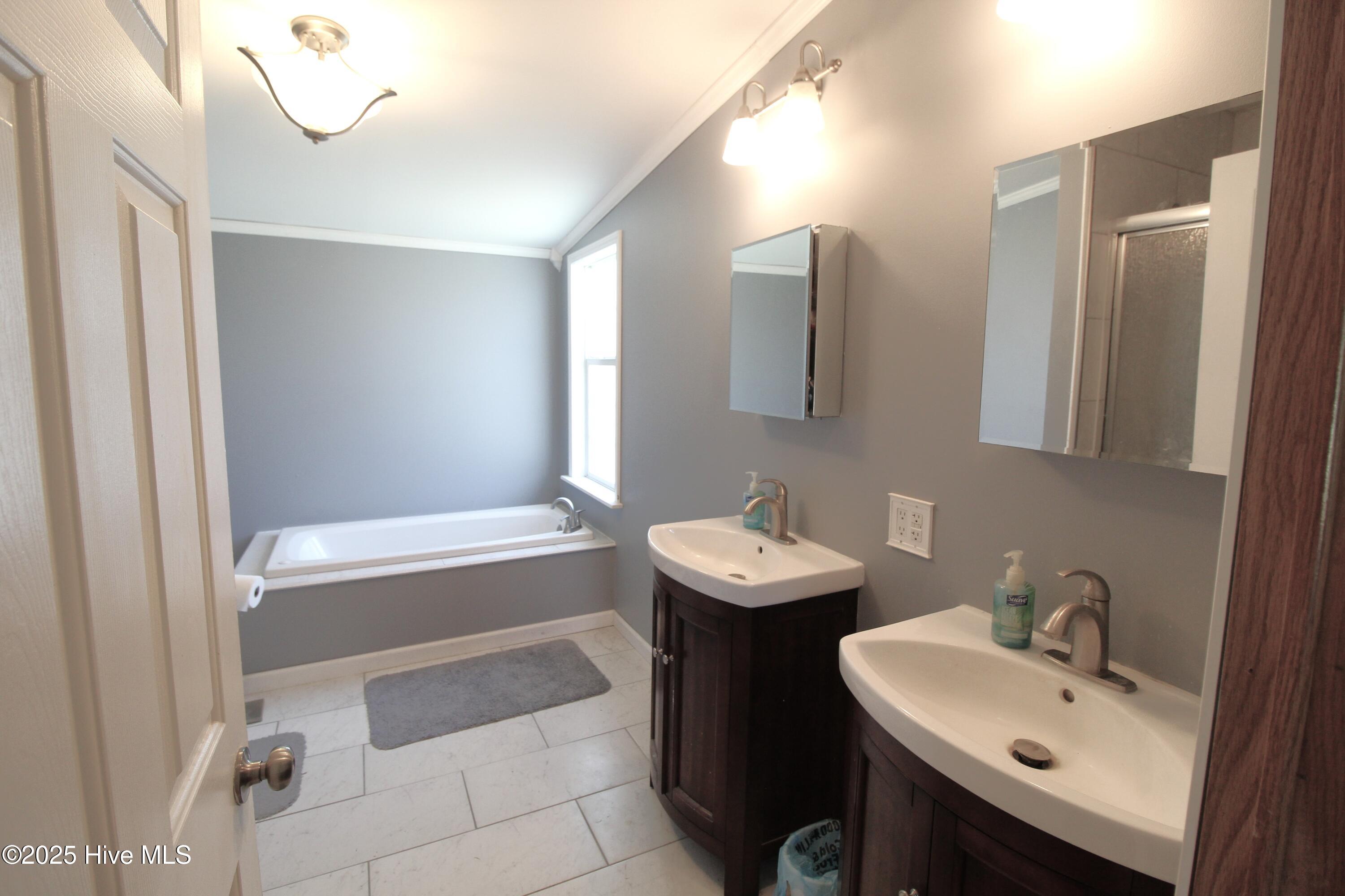 106 Taylor Farm Road Beaufort, NC 28516 - Photo 11 of 20 Master Bathroom