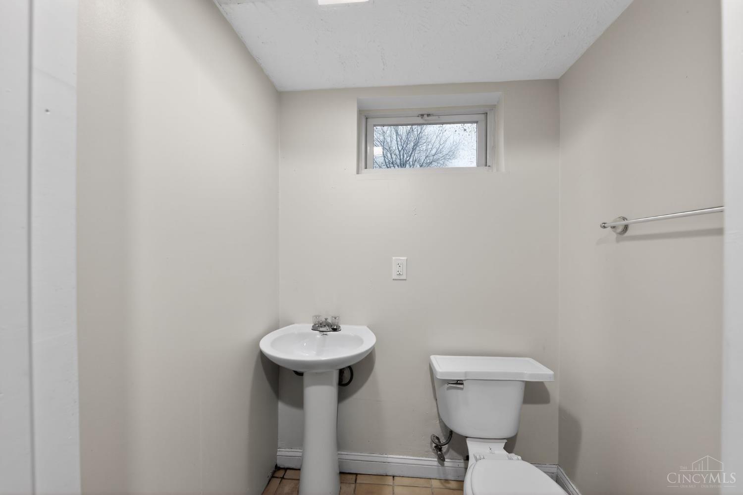 3250 Springdale Road Cincinnati, OH 45251 - Photo 21 of 30