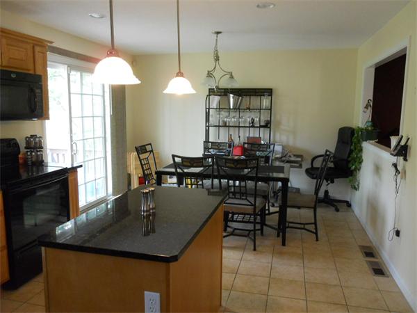 127 Carnavon Circle Springfield, MA 01109 - Photo 8 of 13 Gallery Image 8