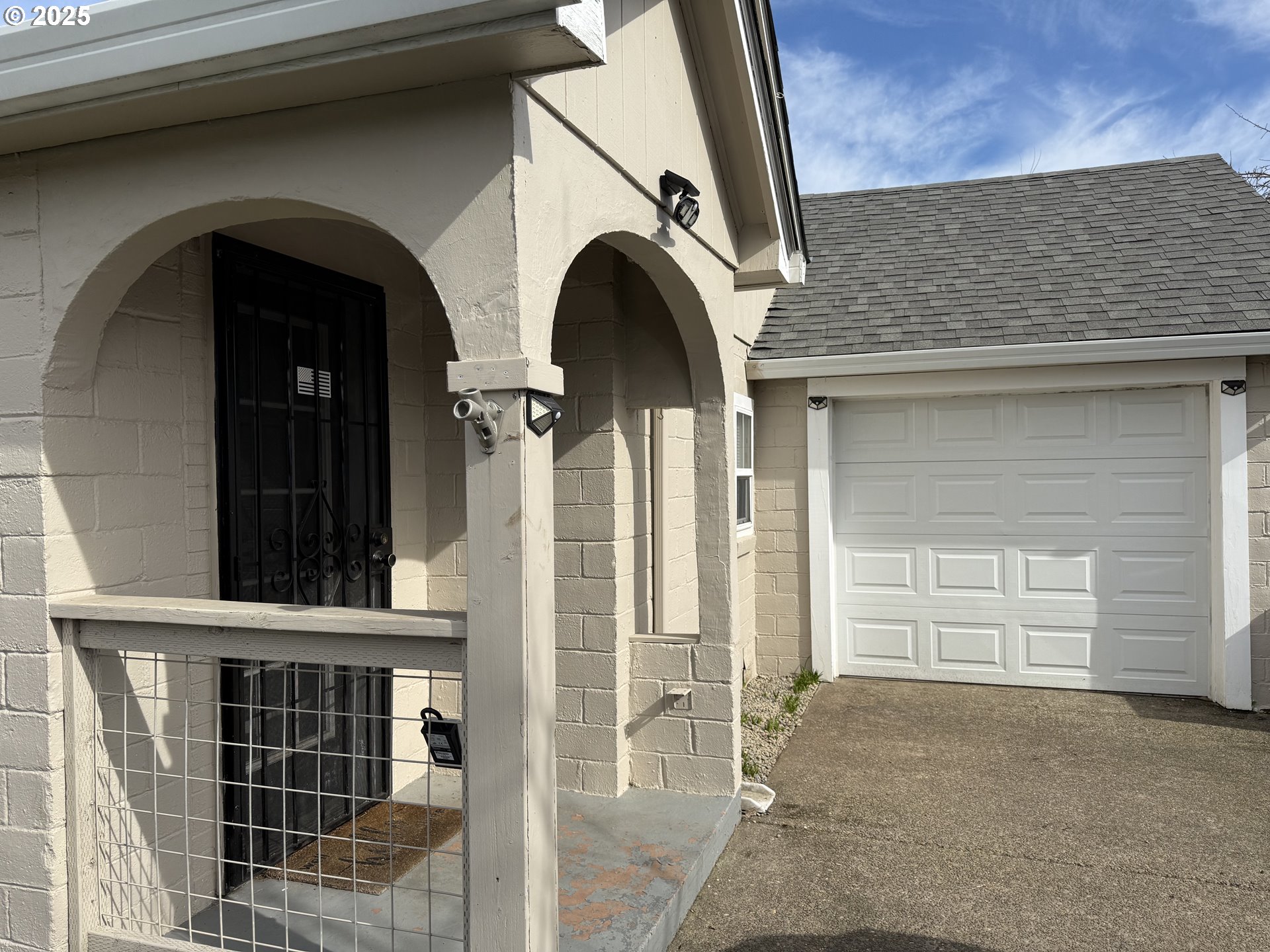 345 38th Street Springfield, OR 97478 - Photo 2 of 29 a view of front door