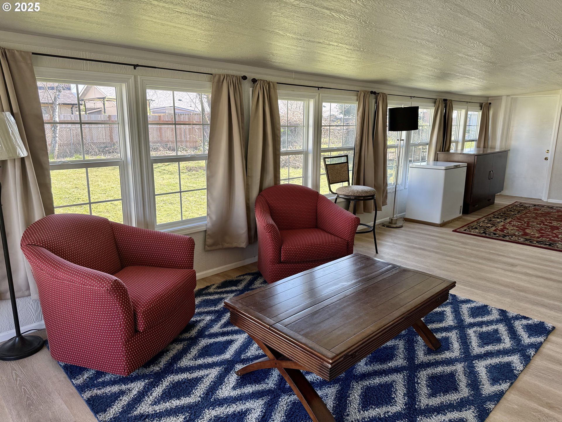 345 38th Street Springfield, OR 97478 - Photo 23 of 29 a living room with furniture and a window