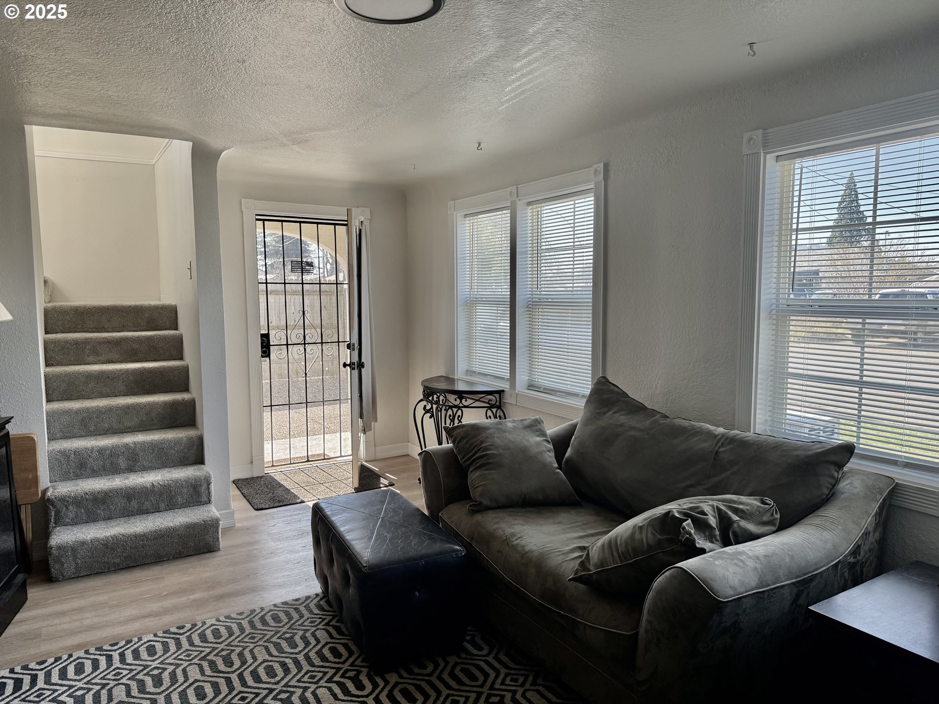 345 38th Street Springfield, OR 97478 - Photo 7 of 29 a living room with furniture and a window
